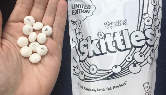 В поддержку ЛГБТ в Европе начали продавать бесцветный Skittles. Принимать ректально?