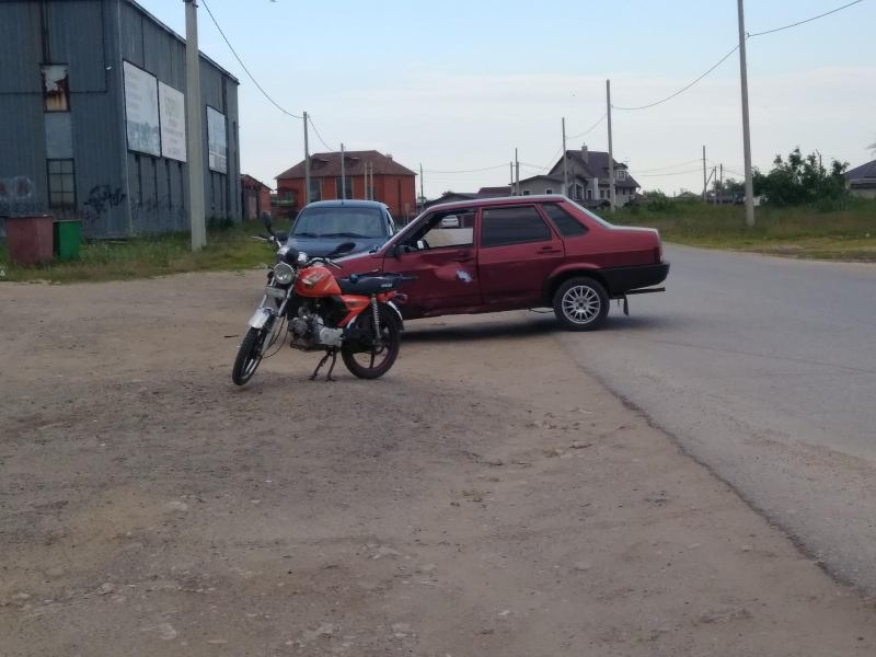На Северной окружной подросток на мотоцикле врезался в автомобиль