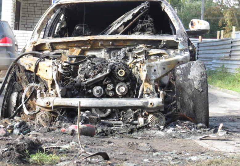 Ночью на улице Затинной сгорели три автомобиля