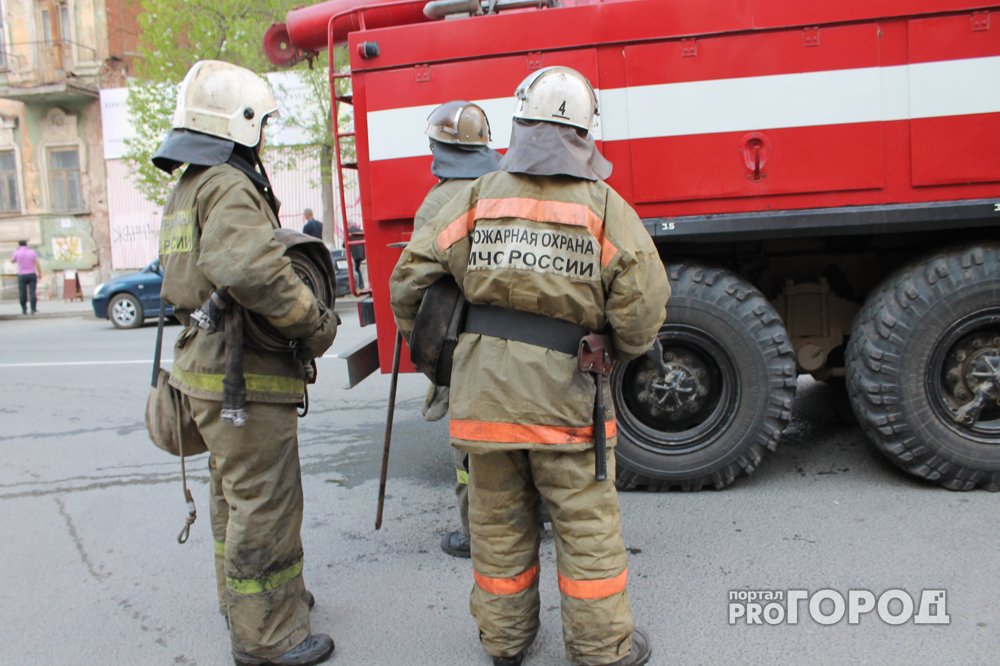 Пожар на Новоселов - загорелась квартира в пятиэтажке. Пострадал пенсионер