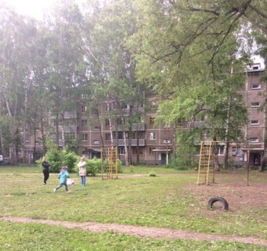 В администрации прокомментировали просьбу жителей улицы Великанова установить детскую площадку во дворе