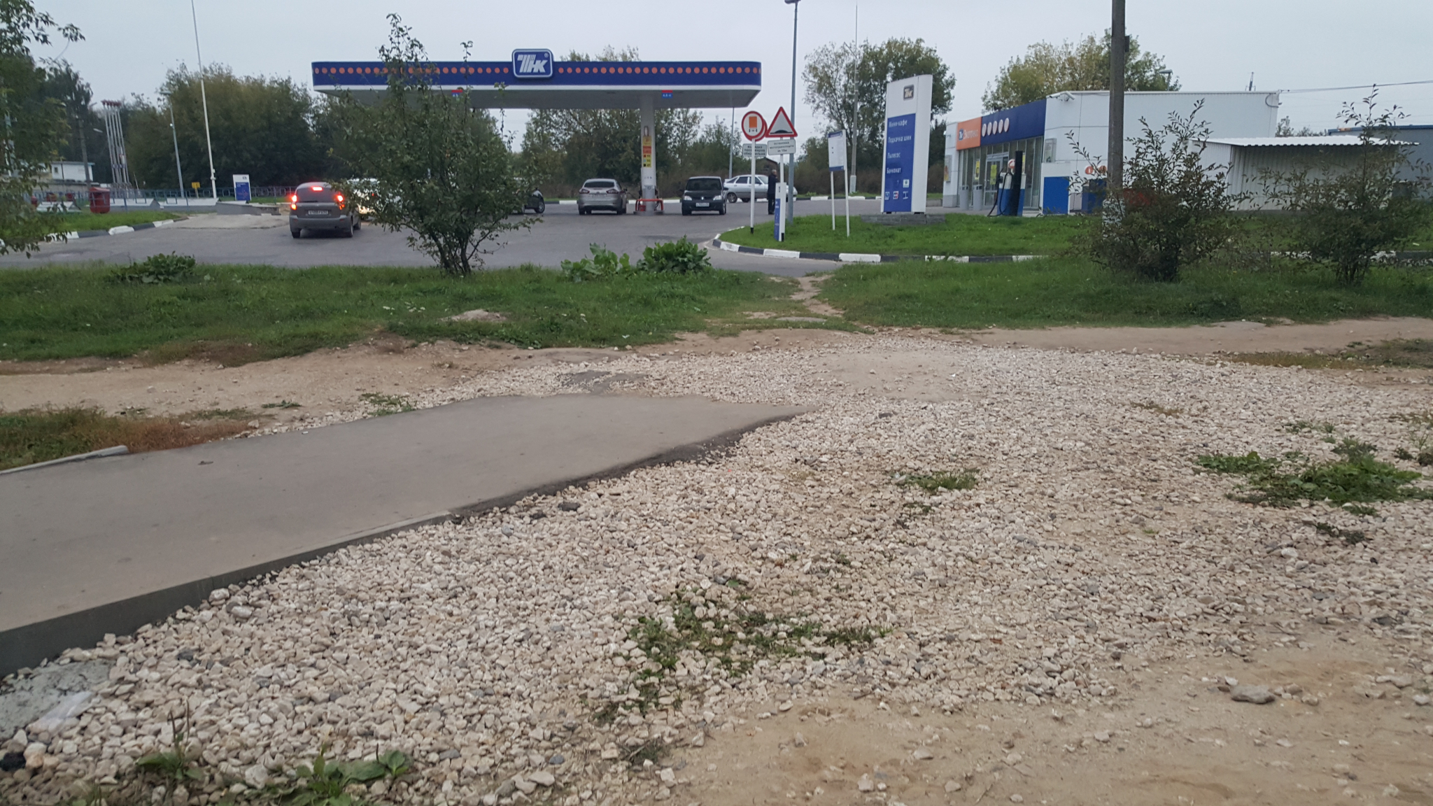 "Дорога в никуда" - жителей Канищева разозлил тротуар, ведущий в тупик