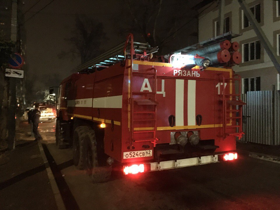 В Рязани сгорел гараж с автомобилем внутри: погиб 38-летний мужчина
