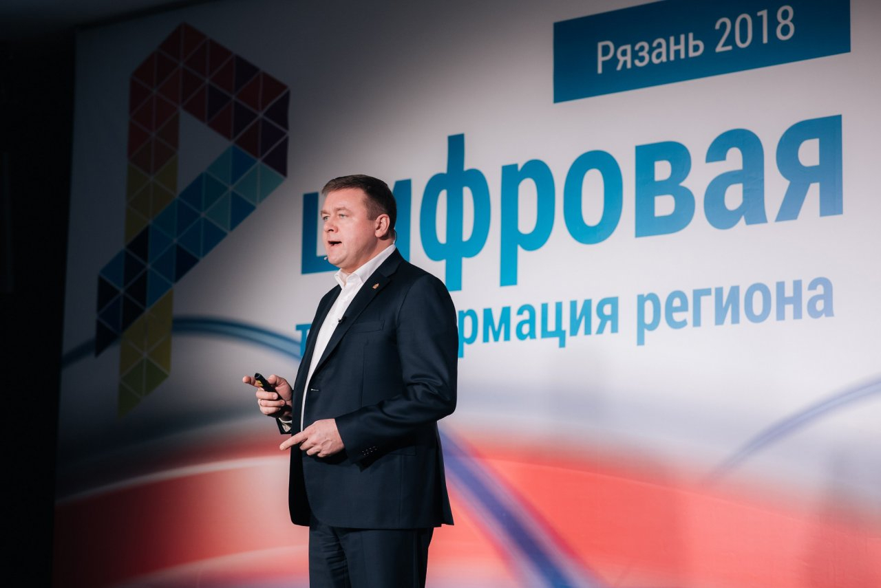 Николай Любимов подписал договор на производство электроавтомобилей в Рязанской области