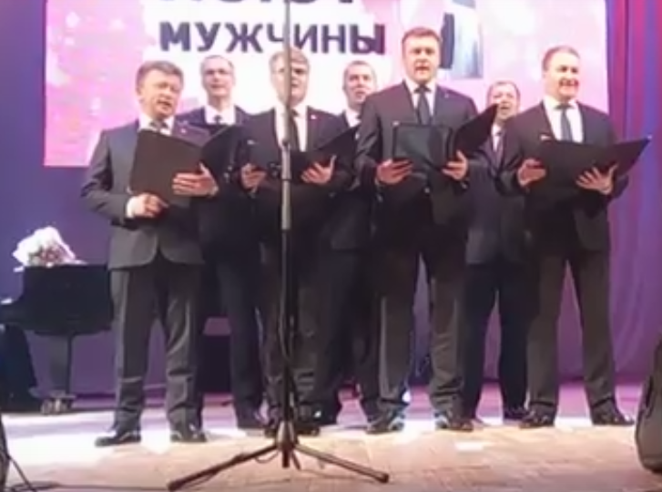 Любимов, в составе коллектива "Весенний каприз", спел для рязанок