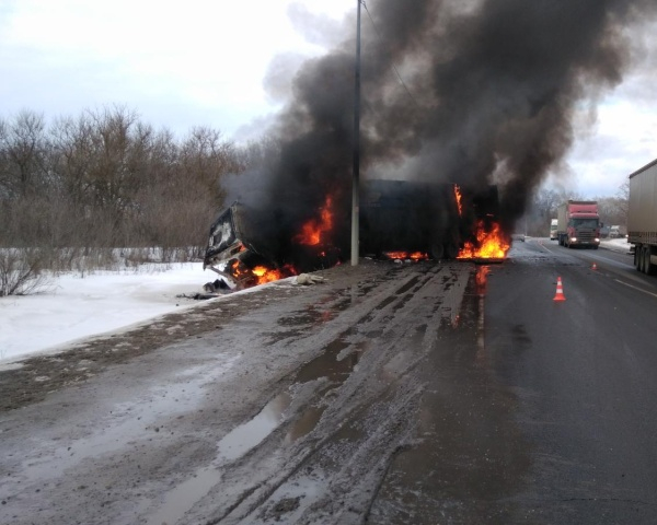 Жуткое ДТП в Шацком районе - автомобили загорелись после столкновения, есть погибший