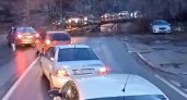 В Рязани на улице Ситниковской на дорогу упало дерево