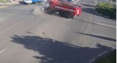 Опубликован момент ДТП с пожарной машиной и иномаркой на улице Циолковского