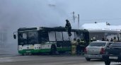 Загоревшийся автобус №10 на улице Семчинской в Рязани тушили 10 человек