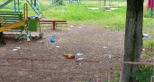 Жители Рязани возмущены наличием мусора на детской площадке