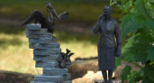 В Педагогическом сквере Рязани начали установку памятника учителю