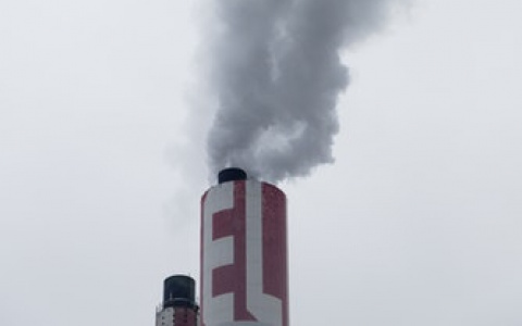 "Вонь после 21:00" - жители Дашково-Песочни жалуются на выбросы с завода