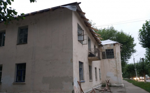 В Приокском во время капремонта крыши затопило квартиру