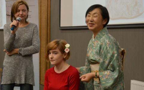 Японцы научили рязанцев надевать кимоно на мастер-классе в "Амаксе": фоторепортаж