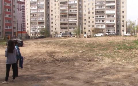 На пустыре в Шлаковом собираются построить девятиэтажку: жители района выступили против застройки