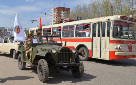 Выставка исторической военной техники на улице Соборной