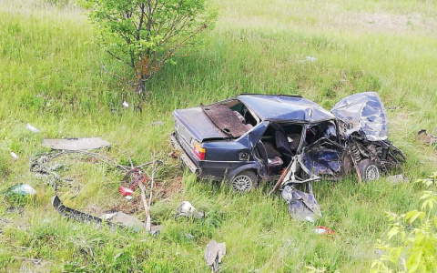 Пассажир скончался на месте: в Шиловском районе “Фольксваген” вылетел в кювет