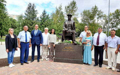 “Для нас это настоящее событие”: в Пронском районе открыли памятник Ивану Мичурину