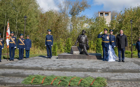 Еще один: в Рязани открыли памятник герою из фильма «В бой идут одни старики»
