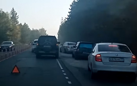 Столкнулись три машины: из-за ДТП на въезде в Рязань собралась пробка