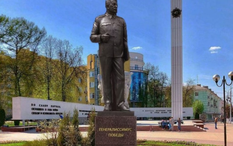 Семиметровый Иосиф: фонд "Русский Витязь" хочет подарить Рязани памятник Сталину