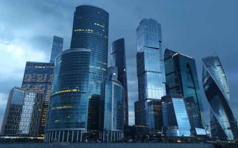 Куда надо ехать, чтобы заработать: назван список городов России с самой высокой зарплатой