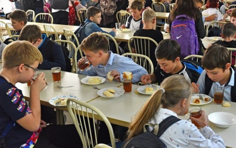 Будут приняты меры: в школах Рязани проверили качество питания