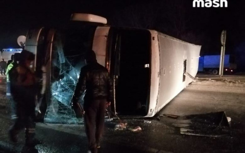 17 пострадавших: под Рязанью перевернулся рейсовый автобус