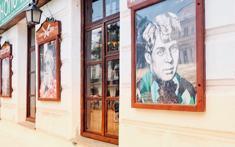 Портрет Есенина на кафе посчитали незаконной рекламой